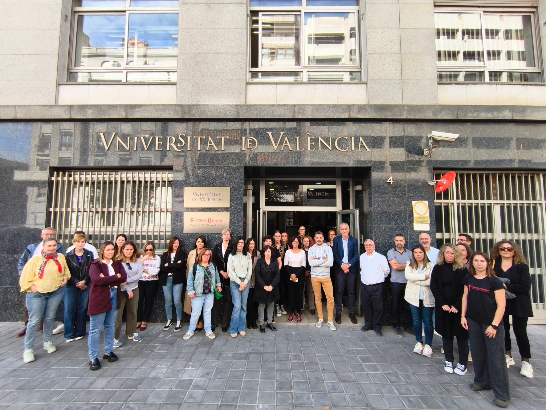 Concentraciones a las puertas de la Fundació General UV, Centre d'Idiomes UV y UVgandia.