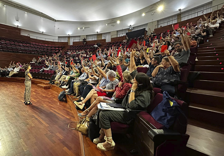 votación en el claustro