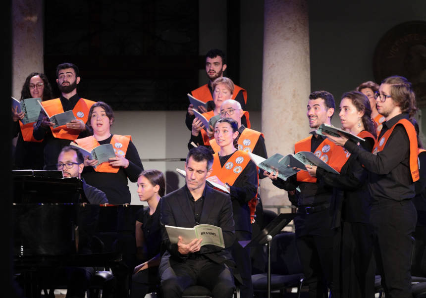 L'Orfeó Universitari de València en una actuació al claustre de La Nau. ARXIU