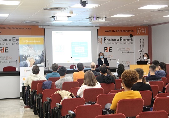Sessió informativa del Club de Mentors de la FdE