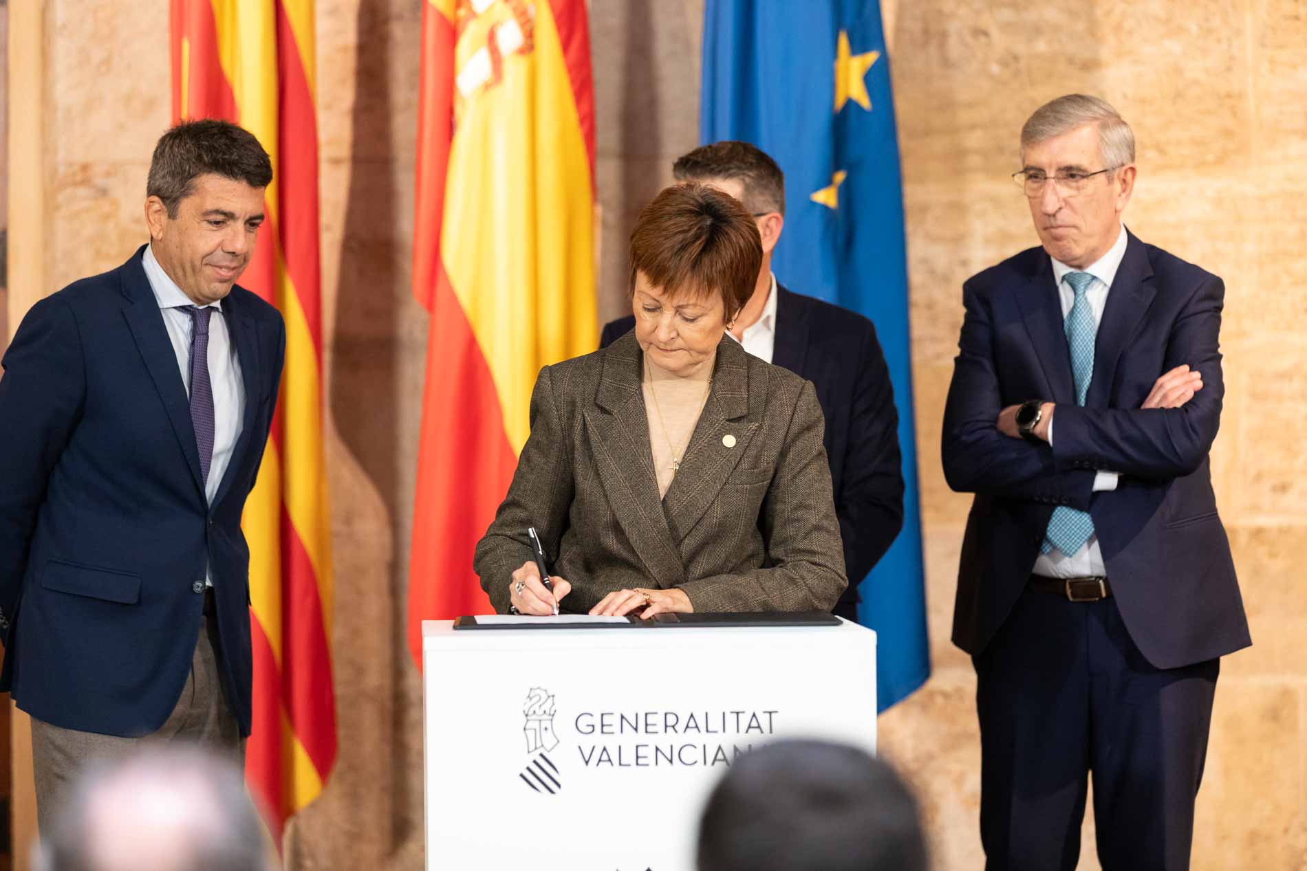 Firma de la rectora