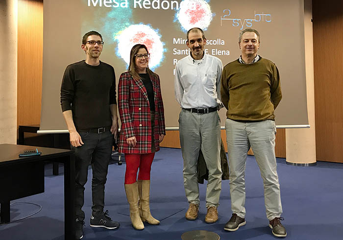 From left to right, the participants of the debate on the coronavirus organised by the Science Park of the Universitat de València Ron Geller, Mireia Coscollá, Santiago F. Elena and Fernando González-Candelas. / Photo: Diana Moret i Soler