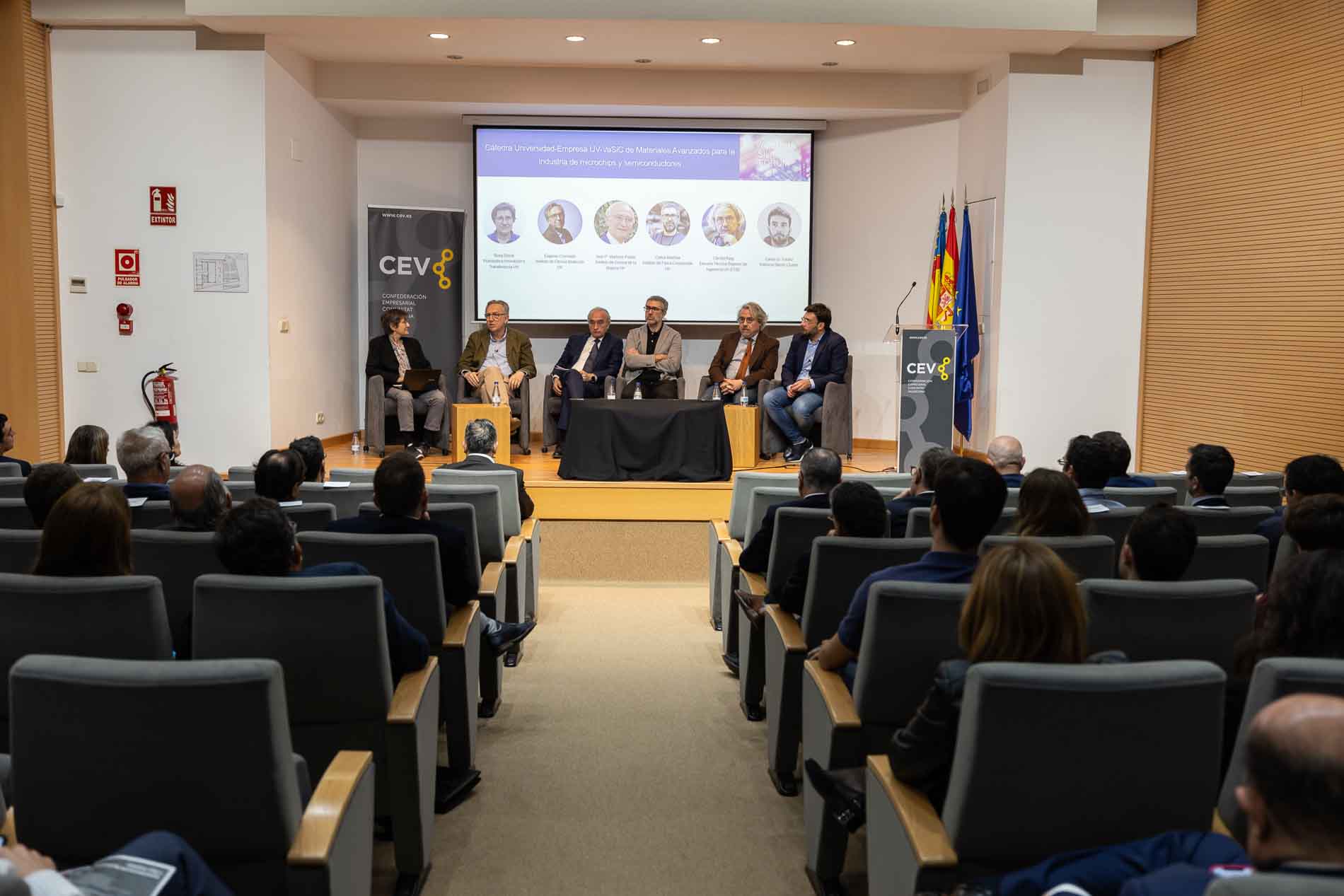 Presentació de la Càtedra UV-VaSiC de Materials Avançats per a la indústria de microxips i semiconductors.