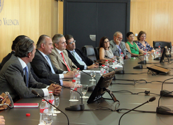 Manuel Broseta, en el centro, durante el pleno del Consell Social.