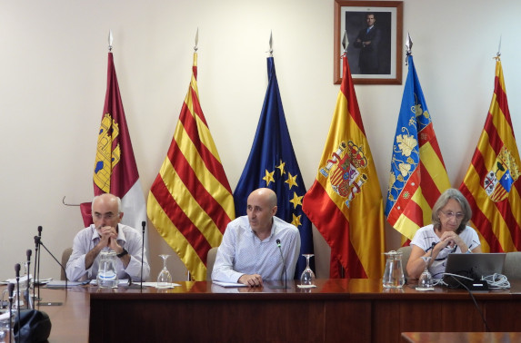 El grupo de investigación CALAGUA-Unidad Mixta UV-UPV se reúne con los representantes de la CHJ, la EPSAR y el Ayuntamiento de Oliva para impulsar la reutilización de aguas regeneradas