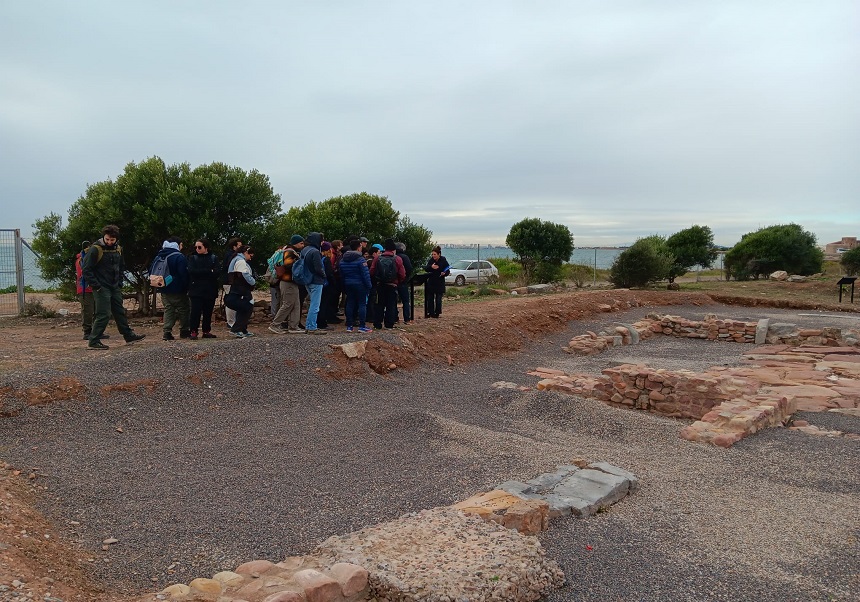 Alumnado en el terreno