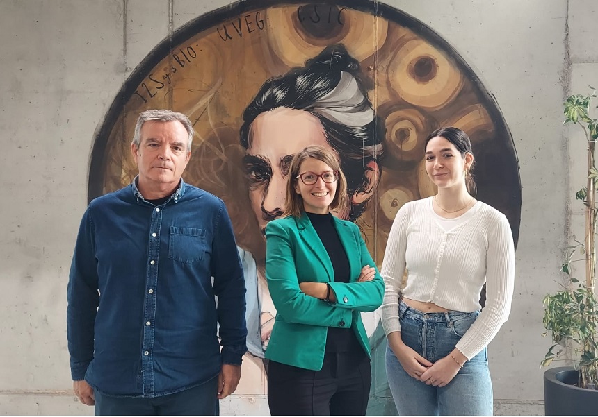 (De izquierda a derecha). Vicente Arnau, Mária Džunková y Alicia Ortiz.