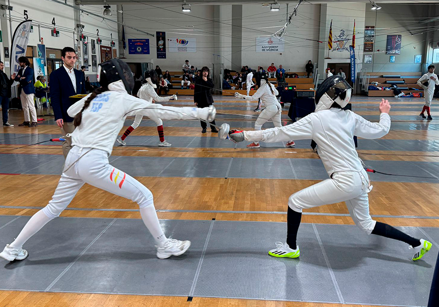 esgrimistes en competició