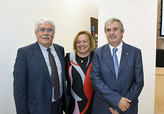 De izquierda a derecha, J. Pío Beltrán, Rosa Menéndez, Juan Fuster