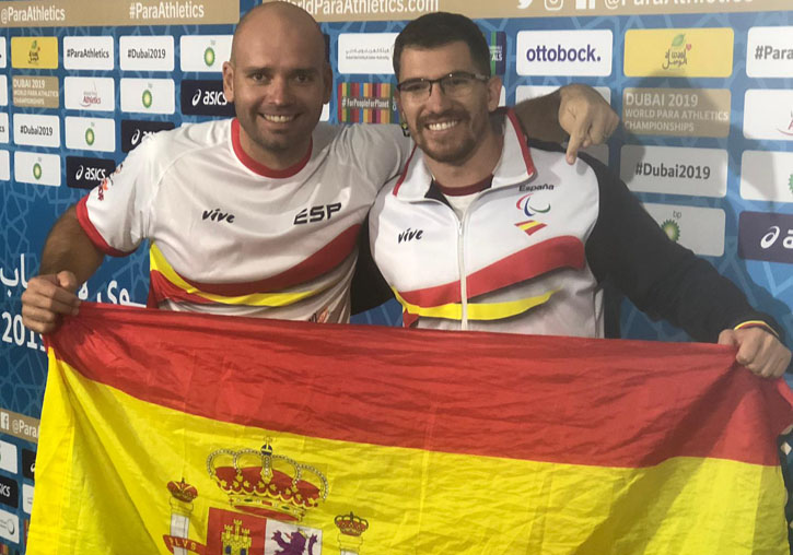 Héctor Cabrera (a la dreta) amb el seu entrenador, Juanvi Escolano.