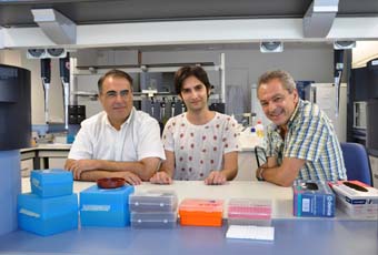 Tres dels investigadors que han participat.