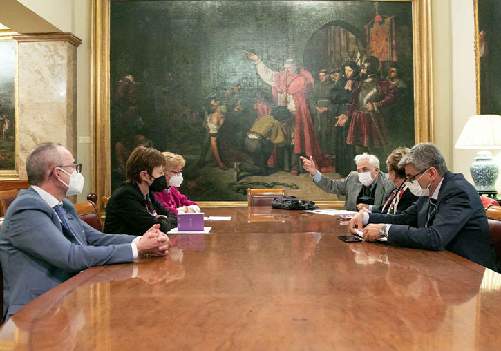 La rectora aborda en el Senado los proyectos de ley de la ciencia y LOSU