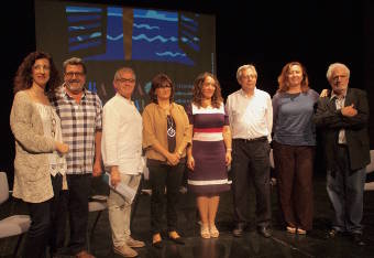 Los representantes de Mostra Viva y las instituciones colaboradoras, en la presentación en La Nau.
