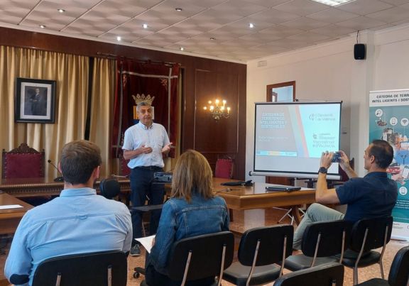 La Cátedra de Territorios Inteligentes y Sostenibles da a conocer plataforma Connecta-València en Llosa de Ranes - imatge 0
