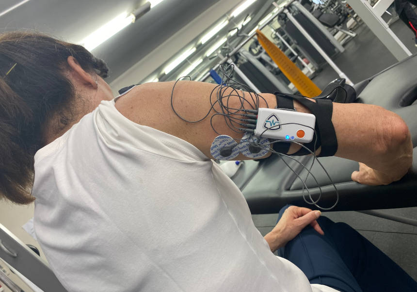 Registre de l’activitat muscular mitjançant electromiografia en l’estudi desenvolupat pel grup PHES de la Universitat de València.