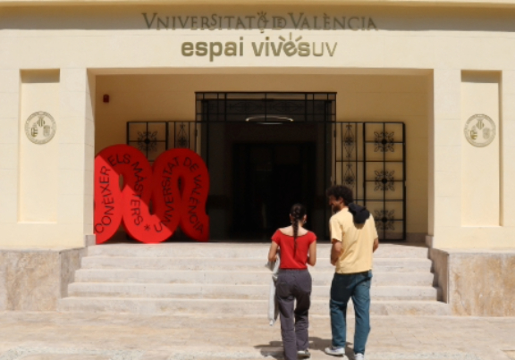 Entrada a l'Espai Vives - imatge 0
