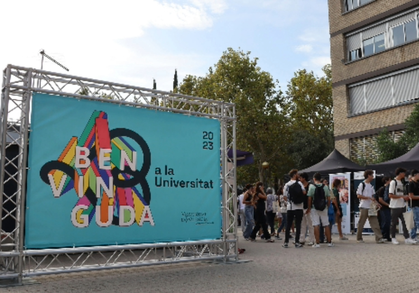 Imatge de l'entrada al campus de Burjassot