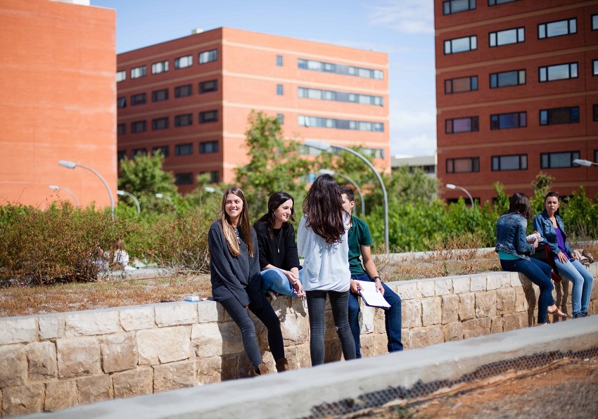 A group  of students outside on the Tarongers Campus