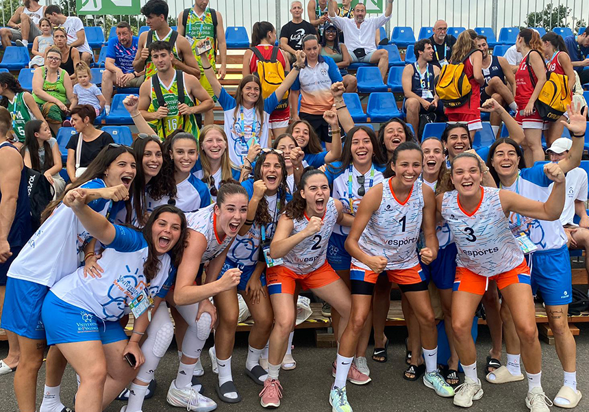 equipo femenino celebrando