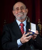 Picture: Román de la Calle with his medal