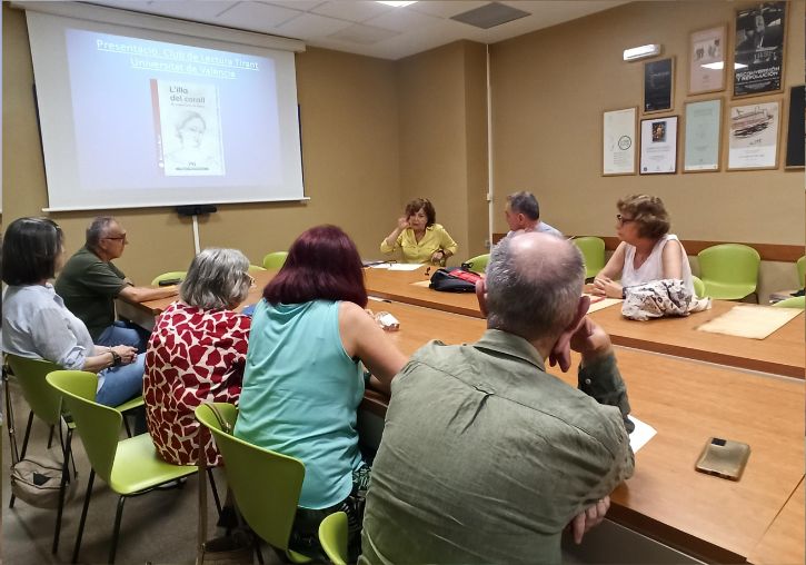 Grupo de personas del Club de Lectura - imatge 0