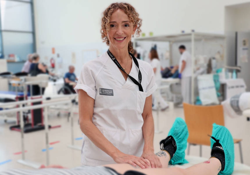 La fisioterapeuta Marta Aguilar Rodríguez, profesora titular de la UV.