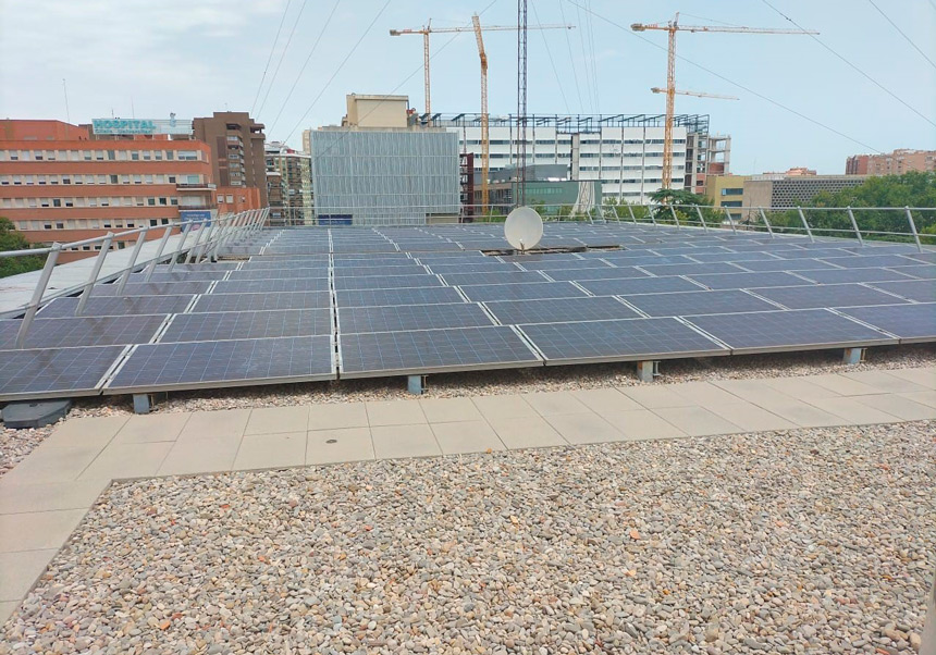 Refurbishment work on the roof of the Faculty of Geography and History