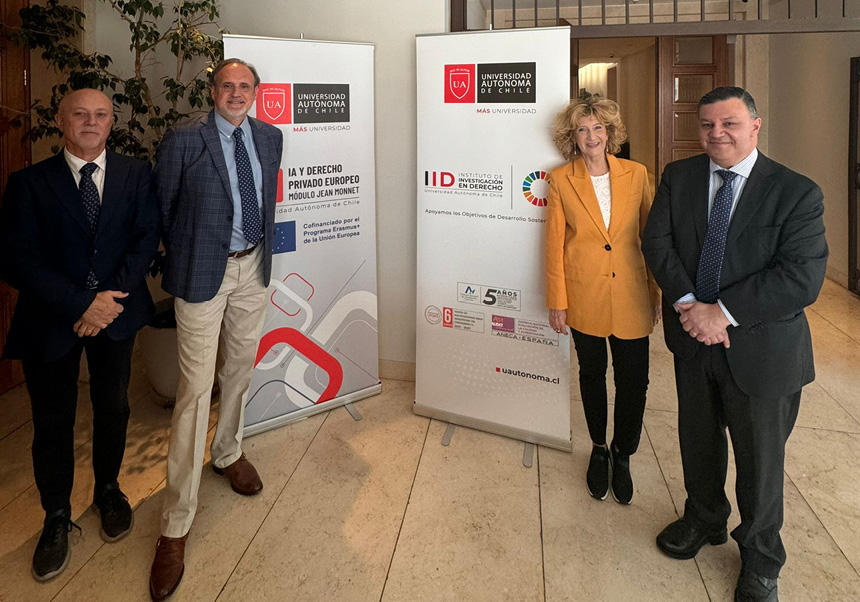Participantes en el conversatorio