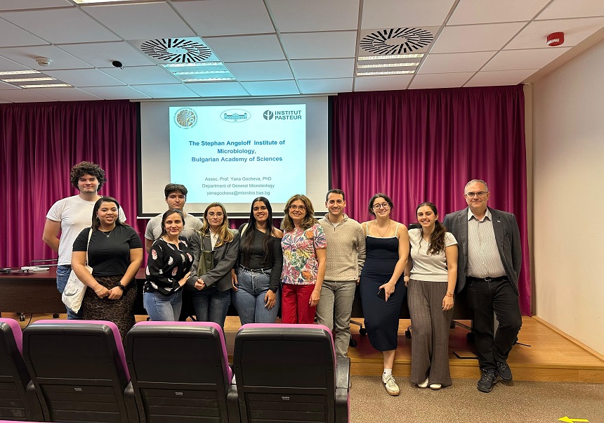 La professora Yana Gocheva ha realitzat una estada en el Departament de Microbiologia i Ecologia de la Facultat de Ciències Biològiques per a compartir avanços en biotecnologia microbiana i explorar sinergies amb els projectes Micromón i DivulSuperBac.