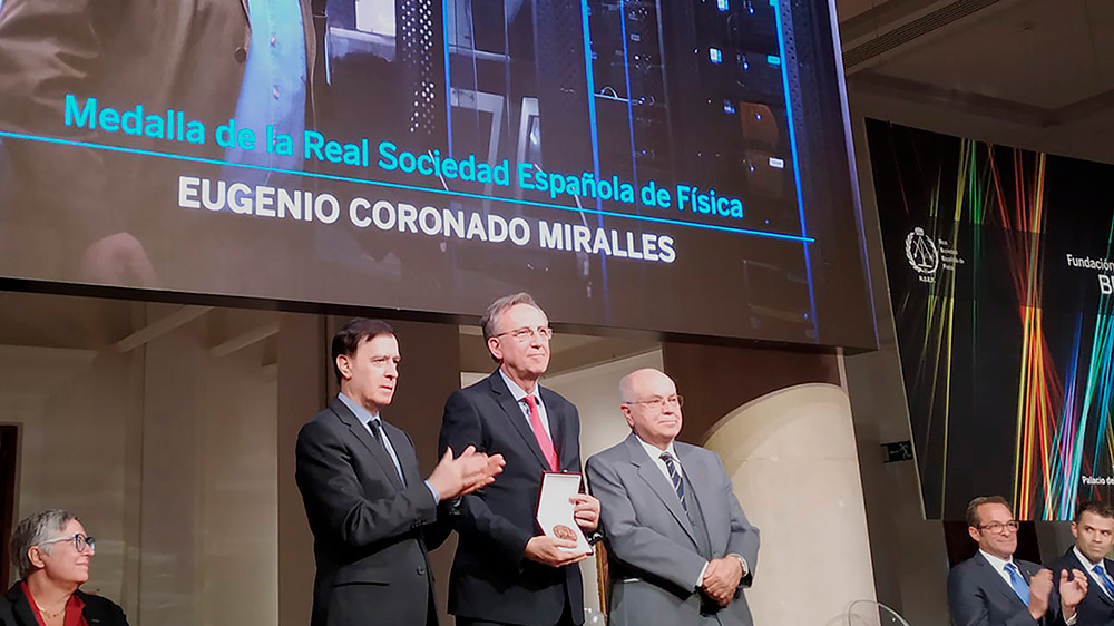 Coronado receiving the RSEF Medal