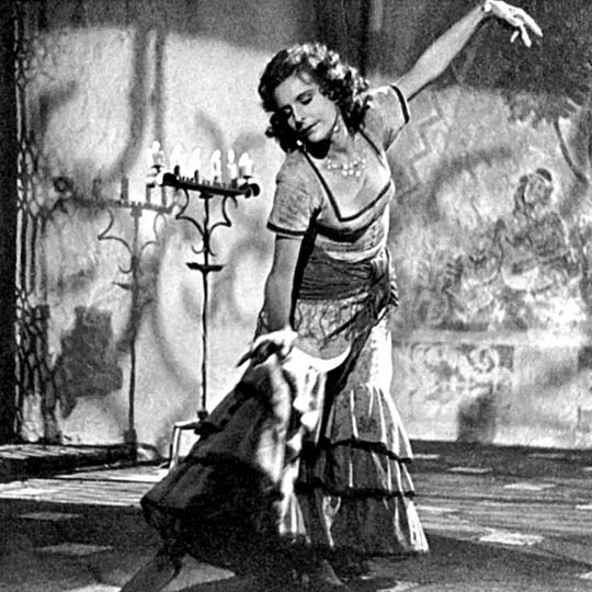 Una mujer bailando