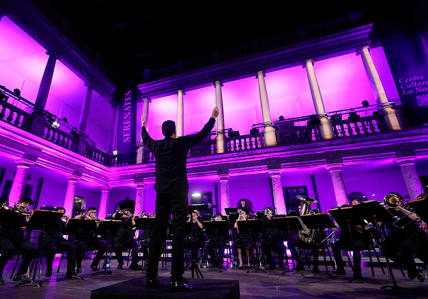 Hilari Garcia conducting the Orquestra Filharmònica de la Universitat de València at Serenates