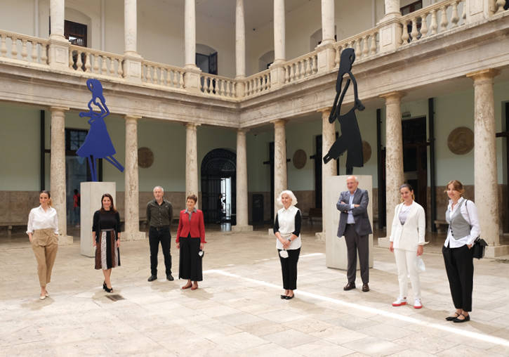 Un momento de la presentación de la exposición de Opie en el claustro de La Nau.