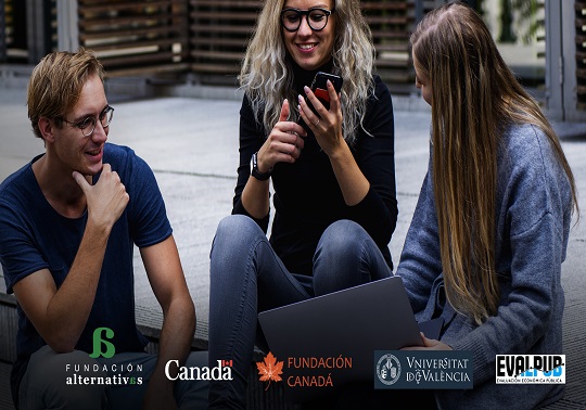 Personas jóvenes hablando. Webinar Como educar en la era digital?
