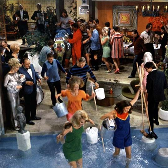 Un grupo de personas en una fiesta