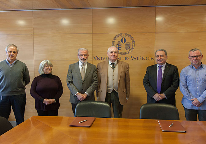 Participants en la firma del conveni