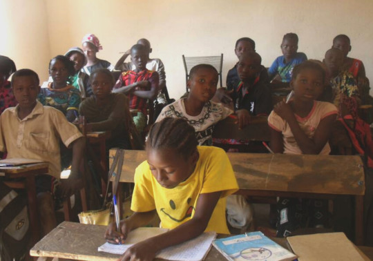 Xiquets a un aula de l'escola d'Indielou