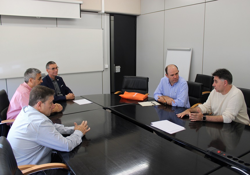 The rector of the Autonomous University of Bucaramanga and the rector's delegate for the FORTHEM alliance meeting with members of the IRTIC.