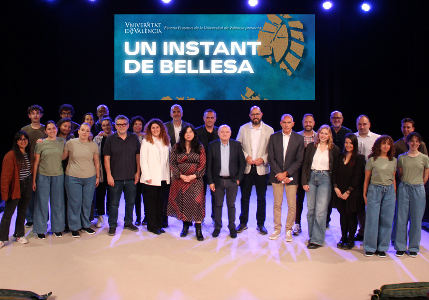 Els i les protagonistes de la producció de l'espectacle 'Un instant de bellesa' d'Escena Erasmus UV.