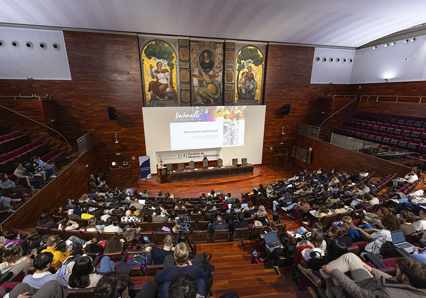 la rectora durante su intervención - imatge 0