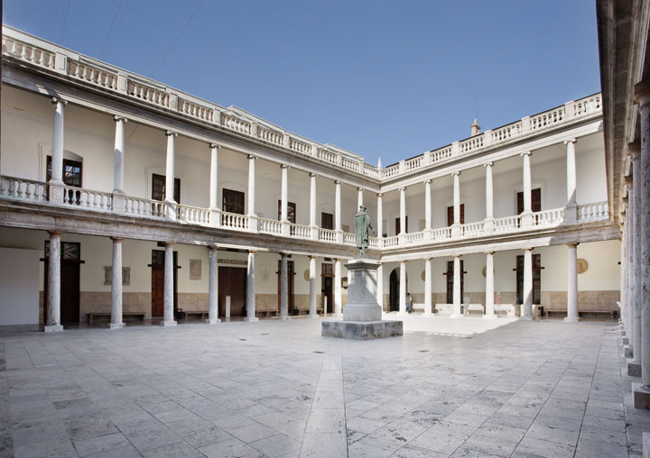 Claustre del Centre Cultural La Nau