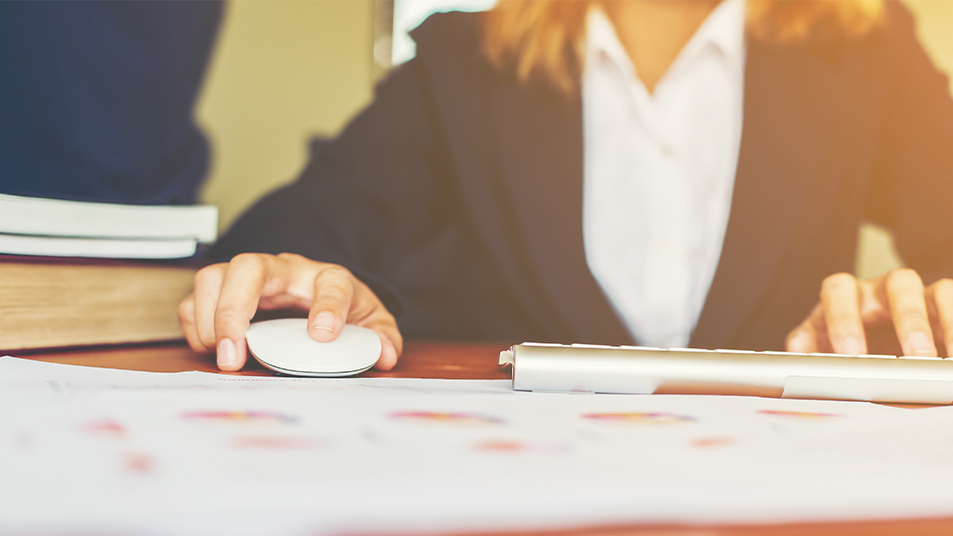 Mà clicant sobre pantalla