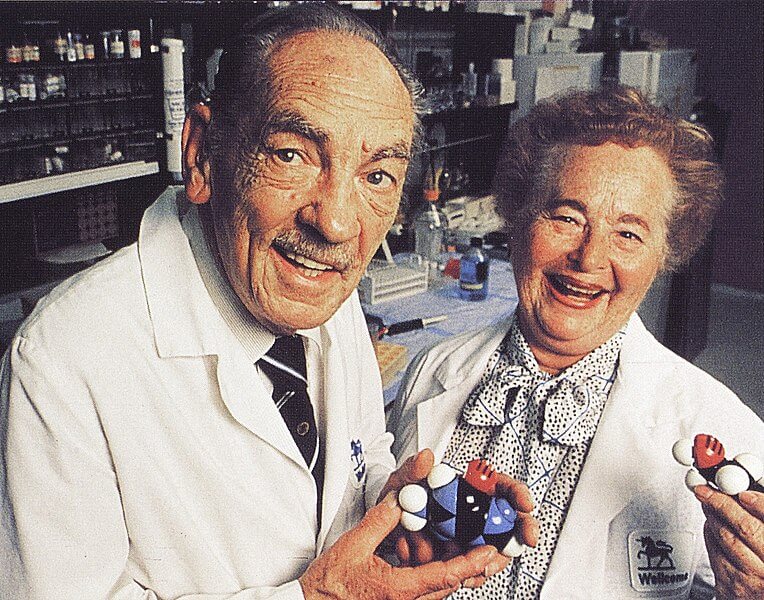 George Hitchings y Gertrude Elion, 1988