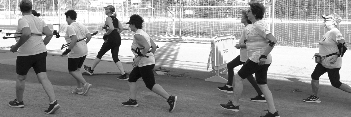 Nivel avanzado mujeres corriendo marcha