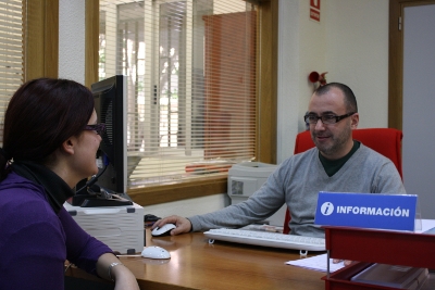 Administrative Staff offers information to the students